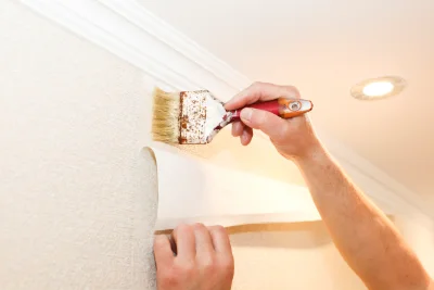 Pose de papier peint à la Corbière — revêtements muraux et toiles de verre